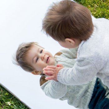 Como os bebês descobrem a si mesmos