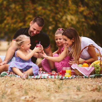 Picnic com as crianças na Páscoa
