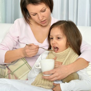 Remédios caseiros para a dor de garganta nas crianças