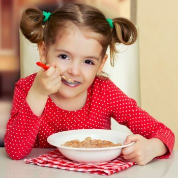 Normas de conduta das crianças à mesa