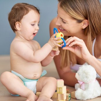 Os primeiros brinquedos para o bebê