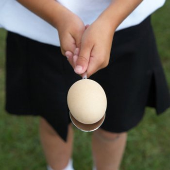 Bolas de gude. Brincadeiras populares de crianças no Brasil