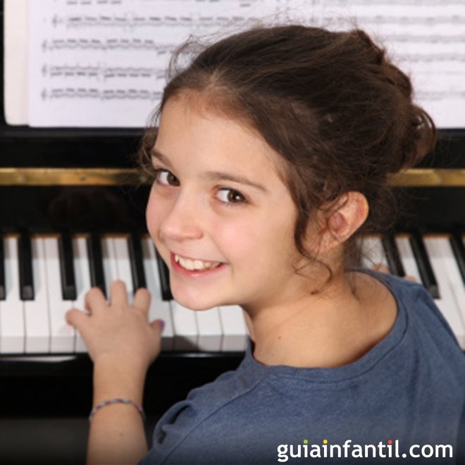 Vantagens de tocar piano para as crianças
