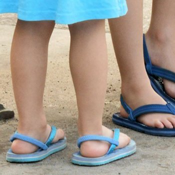 Como prevenir os fungos nos pés das crianças