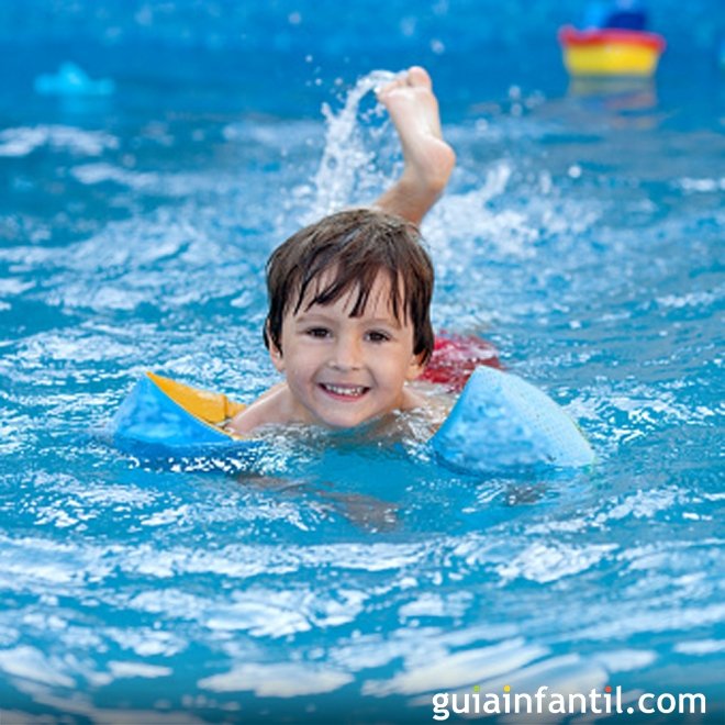 Crianças seguras na piscina