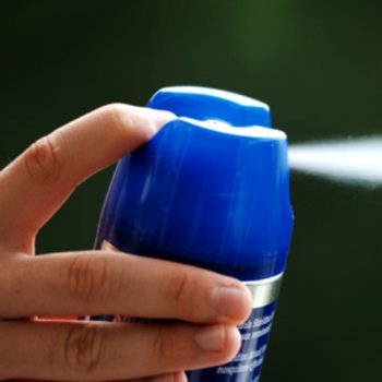 Como os repelentes de insetos afetam aos bebês