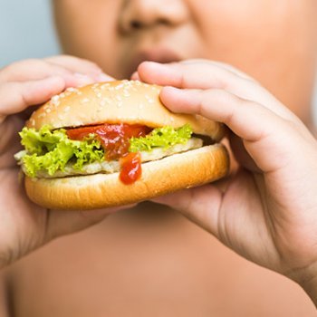 5 mitos sobre fast food para crianças