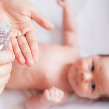Remédios naturais para a pele seca do bebê