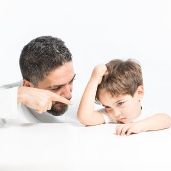 Pais muito exigentes. Consequências para a criança