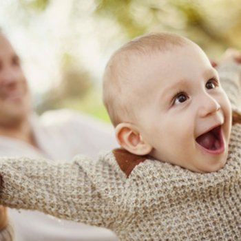 Por que existem crianças que se portam melhor com o papai ou com a mamãe