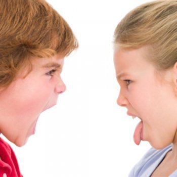 Crianças que incomodam e irritam as outras