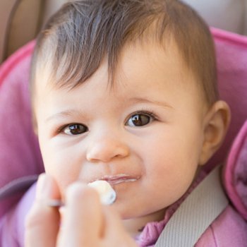 Alimentos que ajudam a prevenir as cáries em crianças e gestantes