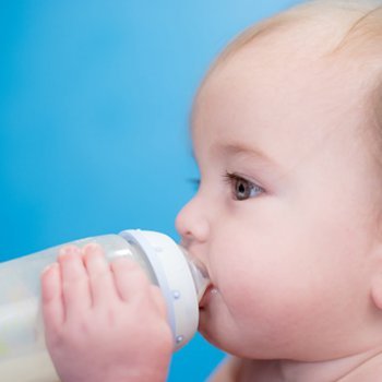 Como preparar uma mamadeira para o bebê