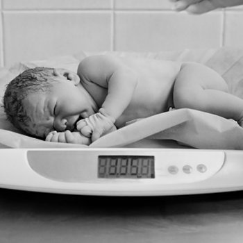 O bebê perde peso ao nascer, por quê?