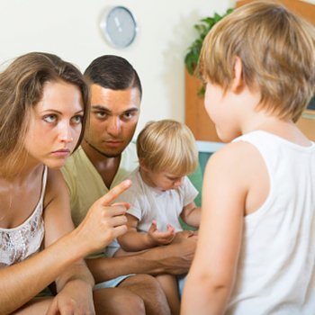 Quando a criança interrompe constantemente