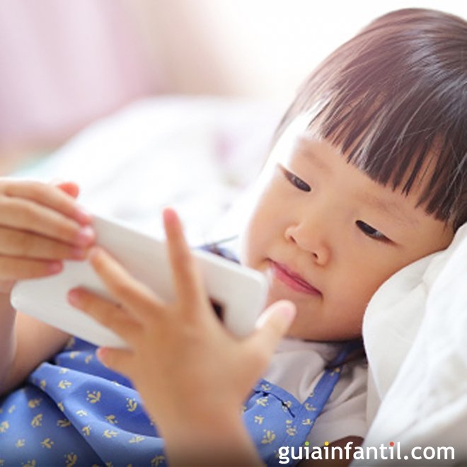 Como o uso de smartphones e tablets afeta a saúde visual das crianças
