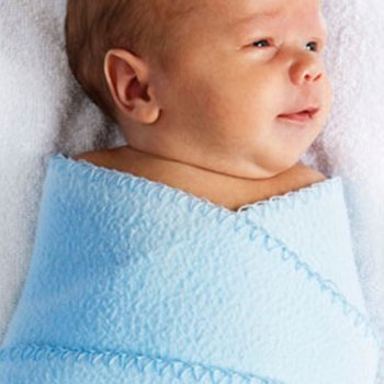 Swaddling. Benefícios de envolver o bebê