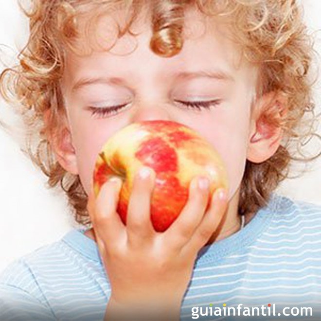 Fruta com casca para as crianças: sim ou não