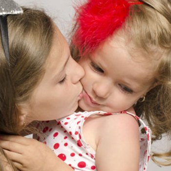 Quando a criança não gosta de beijar nem abraçar