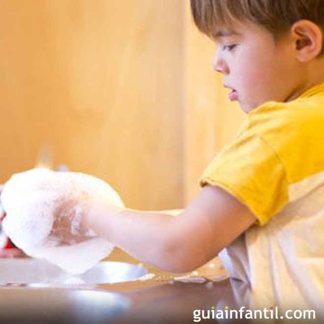 Dez dicas para ensinar o seu filho a fazer as tarefas de casa
