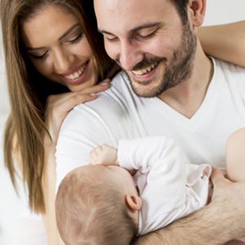 Como a chegada do primeiro bebê influencia no casal