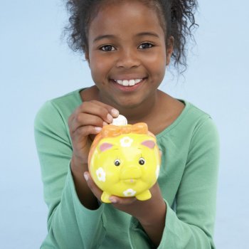 Como ensinar a criança a poupar dinheiro