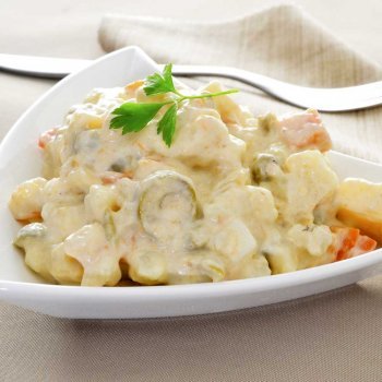 Salada russa caseira. Uma receita para toda a família