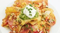 Nachos machos. Receita do México para as crianças