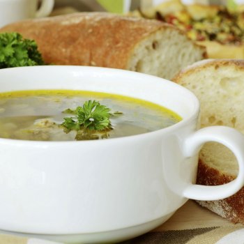 Sopa de pão. Receita econômica e simples