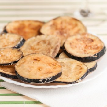 Berinjela empanada. Aperitivo sadio e crocante