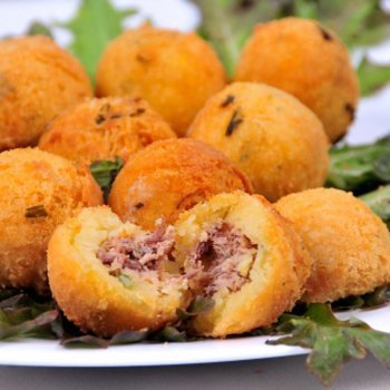 Bolinho de Mandioca com carne seca. Receitas Juninas