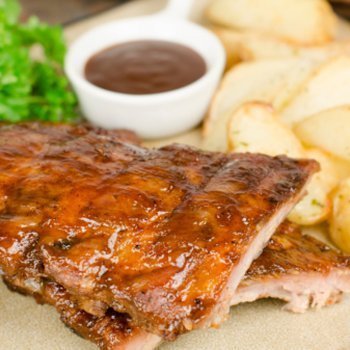 Costelas de porco aromáticas com mel