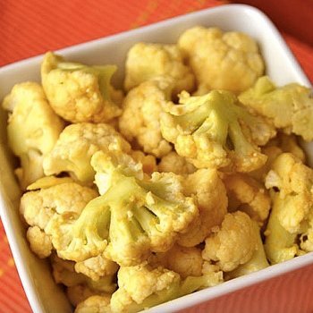 Popcorn de couve-flor. Aperitivo vegano para crianças