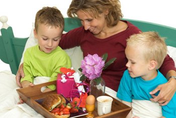 Presente gratuito para mamãe. Café da manhã