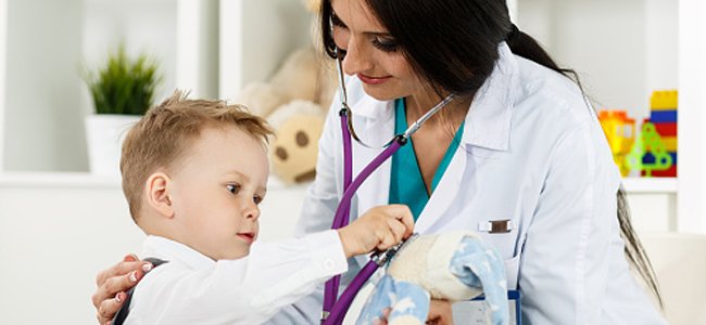 como-o-pediatra-deve-comunicar-criança A como-o-pediatra-deve-comunicar-criança A