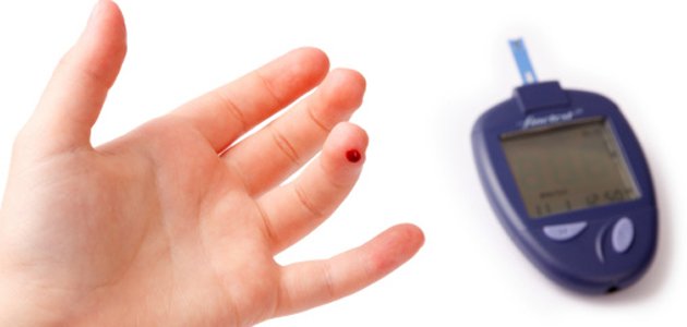 crianças-vítimas-diabetes-furo-dedo A crianças-vítimas-diabetes-furo-dedo A