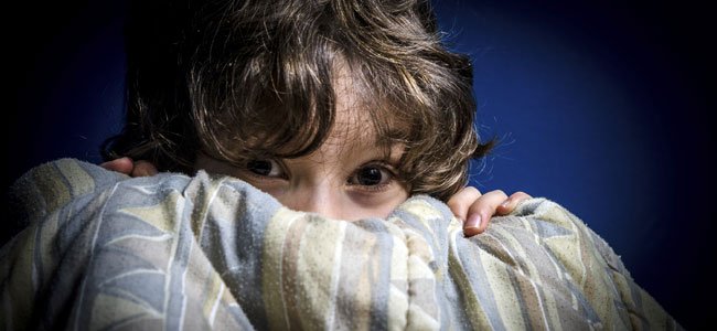 Niños despiertan por la noche Niños despiertan por la noche