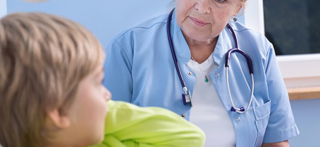 envenenamento-primeiros-socorros-crianças A envenenamento-primeiros-socorros-crianças A