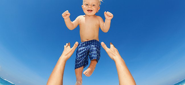 jogar-ou-lançar-o-bebê-ao-ar A