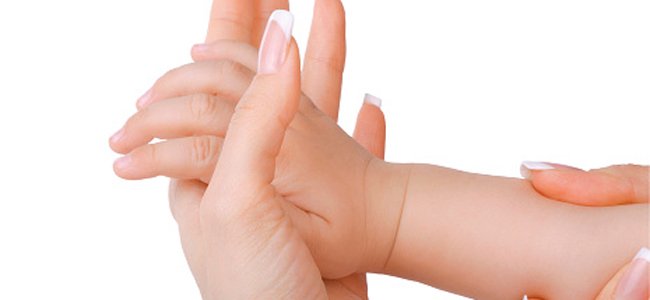 manchas-brancas-nas-unhas-das-crianças-leuconíquia A