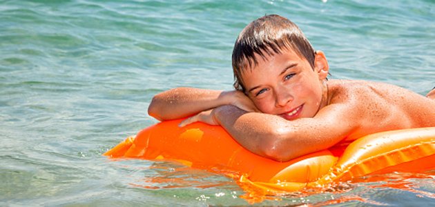 o-sol-é-a-maior-fonte-vitamina-d-crianças A