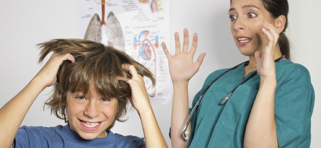 Contágio de piolhos nos campamentos das crianças Contágio de piolhos nos campamentos das crianças