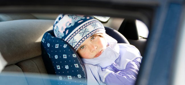 por-que-é-perigoso-deixar-bebê-carro-inverno A por-que-é-perigoso-deixar-bebê-carro-inverno A