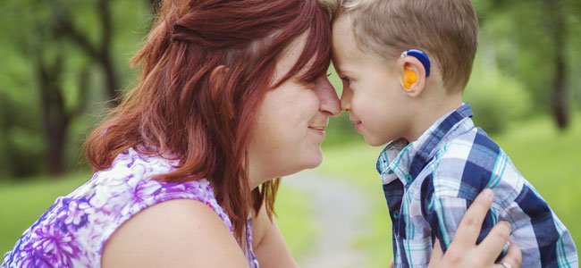 Surdez na infancia. Criança surda Surdez na infancia. Criança surda