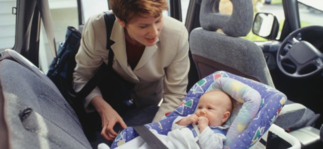 uma-criança-inventa-sistema-bebê-carro A