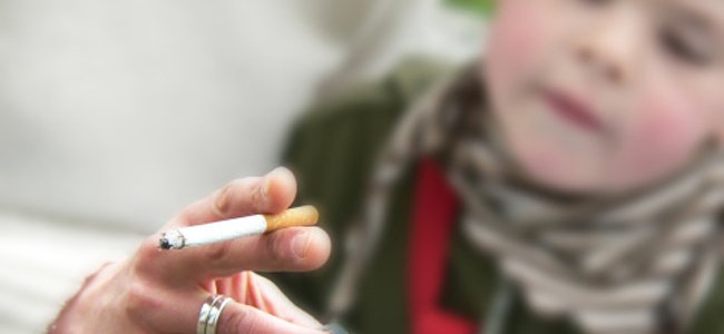 uma-em-cada-duas-crianças-fumadora-passiva A uma-em-cada-duas-crianças-fumadora-passiva A