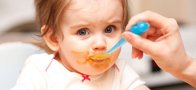 como-alimentar-ao-bebê-férias A