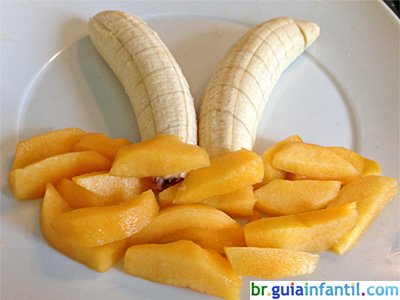 Merenda com frutas para as crianças Merenda com frutas para as crianças