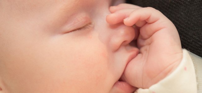 a-chupeta-ou-o-dedo-para-bebês A a-chupeta-ou-o-dedo-para-bebês A