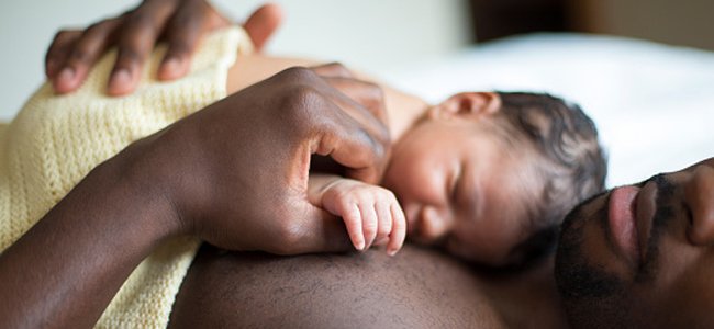 bebês-e-papais-pele-a-pele A bebês-e-papais-pele-a-pele A